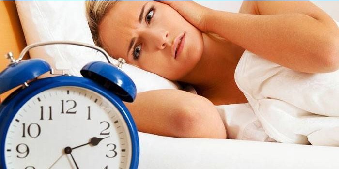 La fille a de l'insomnie