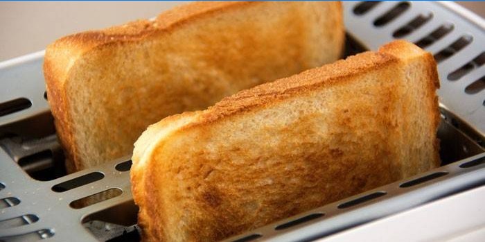 Toast dans un grille-pain