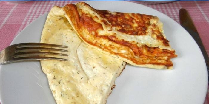 Omelette diététique sur une plaque
