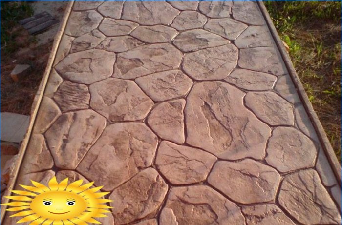 Allée de jardin en béton pressé