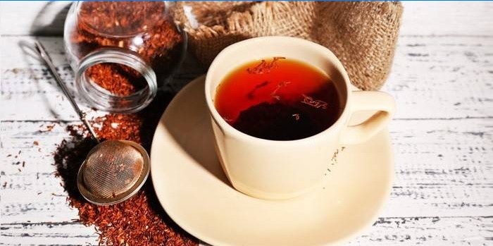 Thé Rooibos dans une tasse