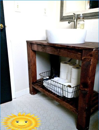 Dessous de verre et meubles de toilette faits maison dans la salle de bain