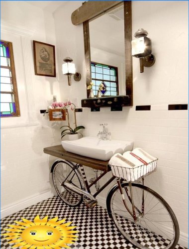 Dessous de verre et meubles de toilette faits maison dans la salle de bain