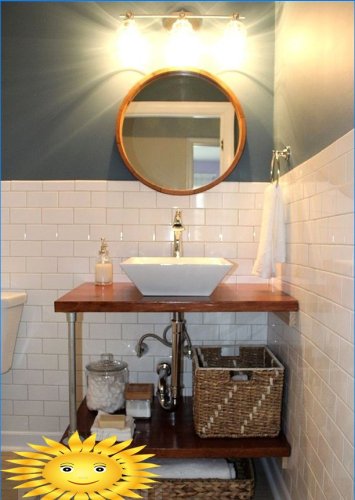 Dessous de verre et meubles de toilette faits maison dans la salle de bain