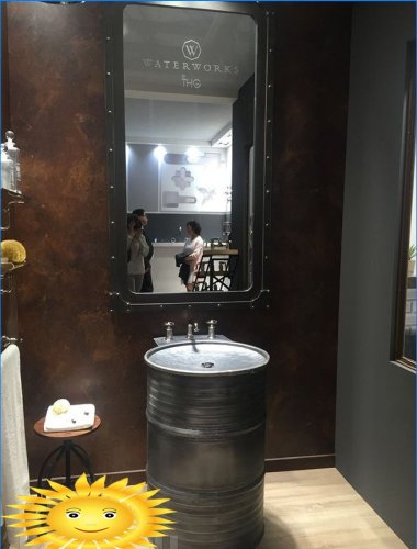 Dessous de verre et meubles de toilette faits maison dans la salle de bain