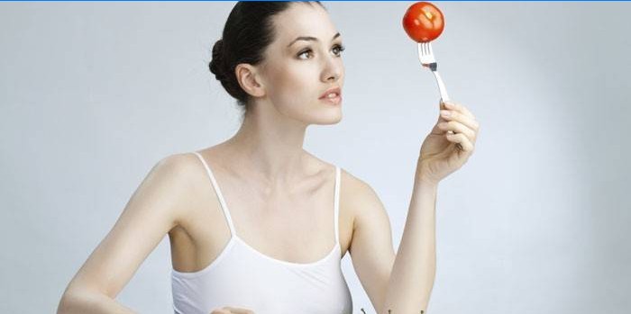 Fille à la tomate