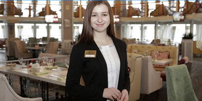 Fille d'administrateur dans un restaurant
