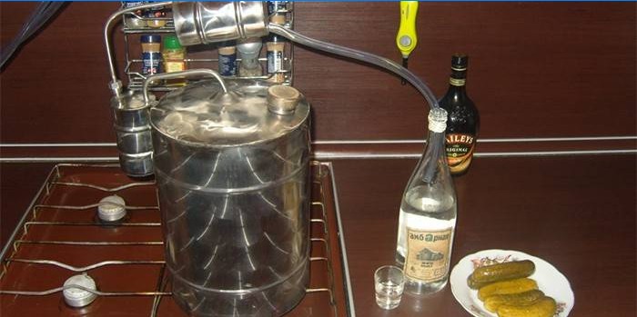 Processus de distillation Moonshine