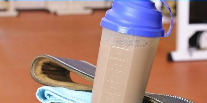 Chocolat protéiné dans un shaker