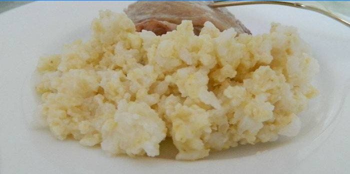 Amitié bouillie de riz et de mil sur l'eau