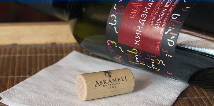 Bouteille de vin Kindzmarauli