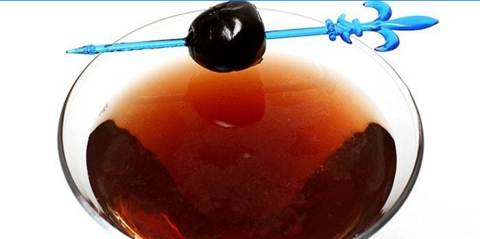 Cocktail au rhum cerise noire
