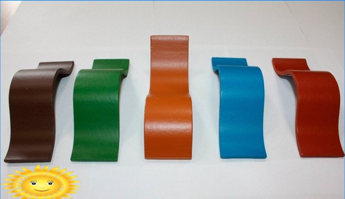 Maison sous un toit coloré