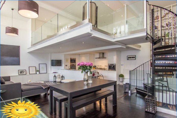 Mezzanine dans une pièce à haut plafond
