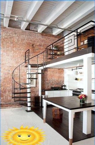 Mezzanine dans une pièce à haut plafond