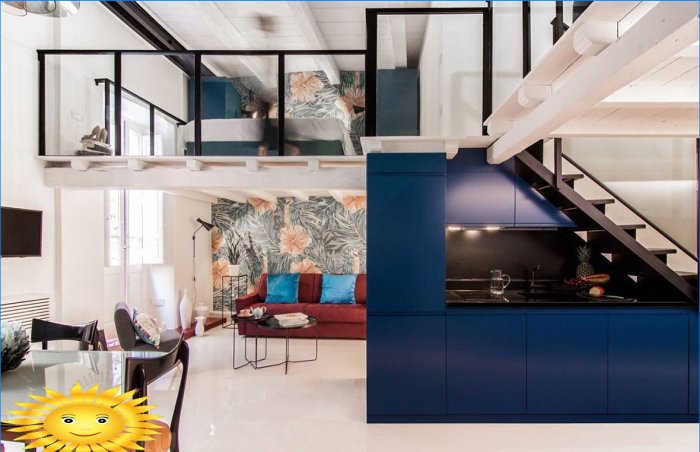 Mezzanine dans une pièce à haut plafond