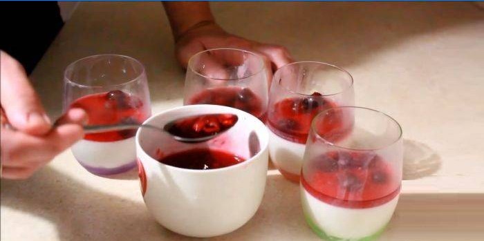 Dessert italien dans un bol