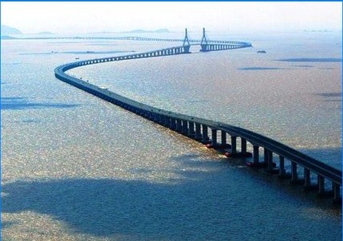 Pont à haubans vers l'île Russky - une percée dans la construction de ponts en Russie