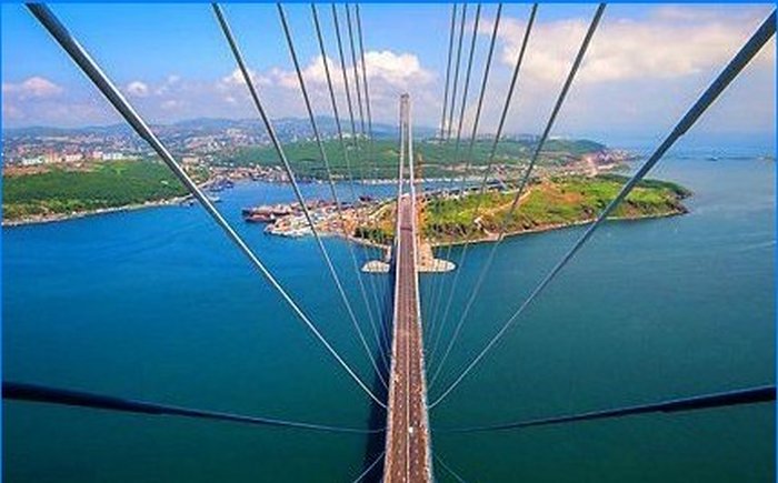 Pont à haubans vers l'île Russky - une percée dans la construction de ponts en Russie