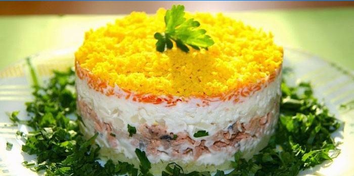 Salade prête mimosa au saumon rose