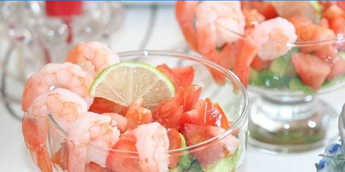 Crevettes avec salade cocktail de crevettes