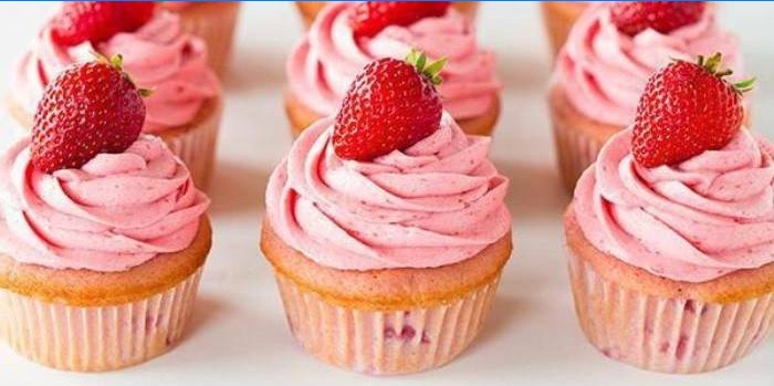 Cupcakes à la crème sure aux fraises