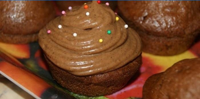 Crème sure au chocolat sur muffins