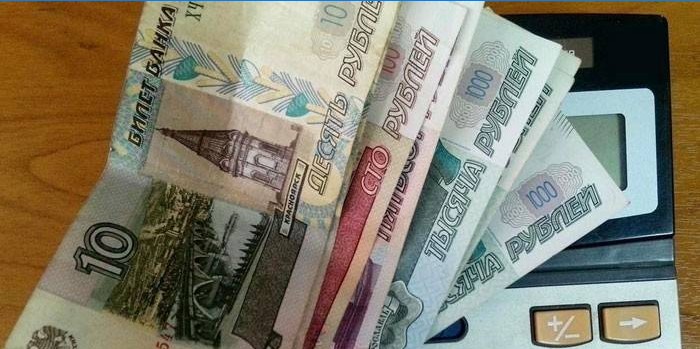 Billets et calculatrice