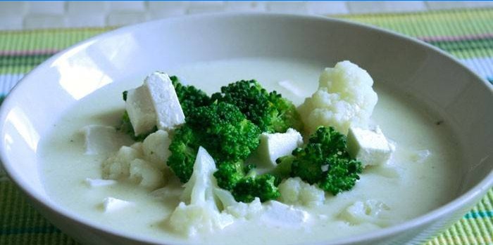 Soupe à la crème de brocoli et de chou-fleur