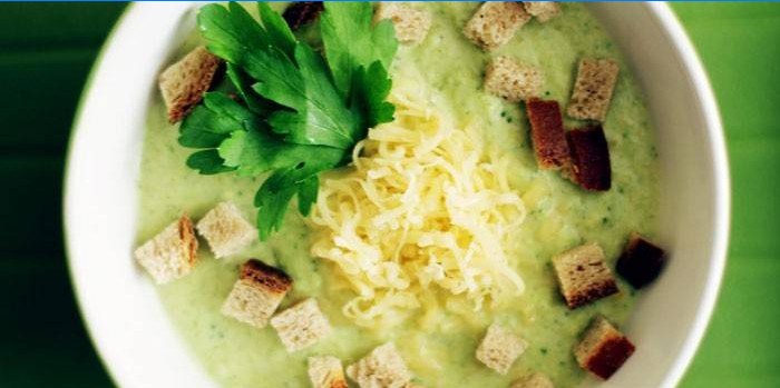 Soupe de brocoli au fromage et croûtons