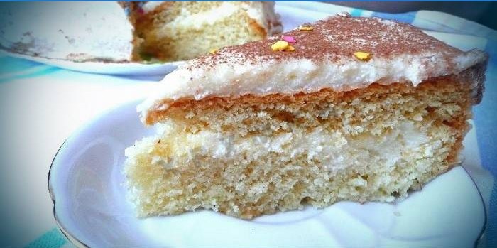 Gâteau de pâte de kéfir avec crème anglaise