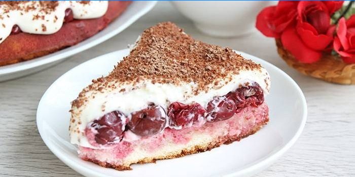 Gâteau au kéfir avec cerise et crème sure