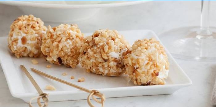 Boulettes de fromage aux amandes