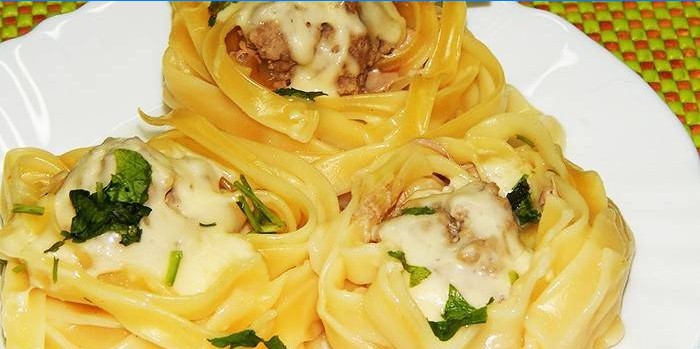 Fettuccine avec viande et fromage
