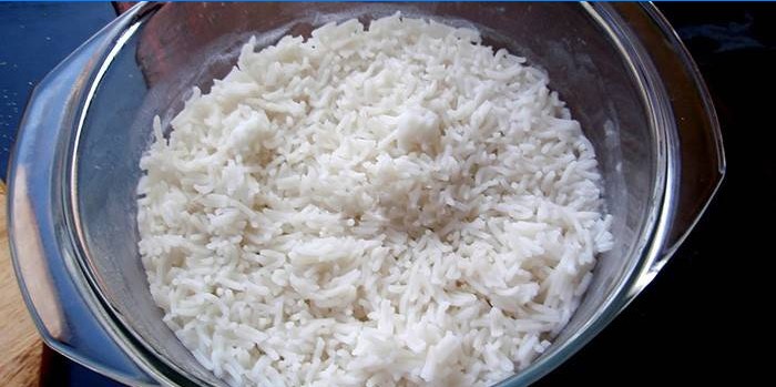 Riz avec une assiette