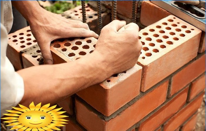 Comment construire une clôture en brique de vos propres mains