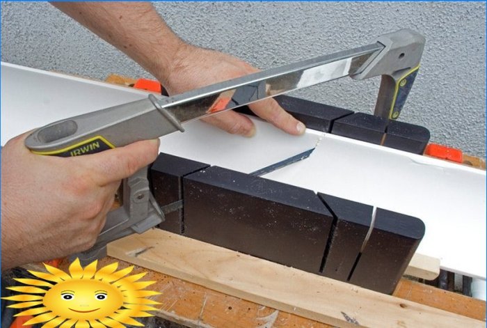 Comment couper les coins: coupez correctement les plinthes de plafond et de sol