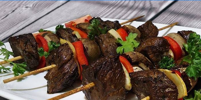 Brochettes de boeuf rôti
