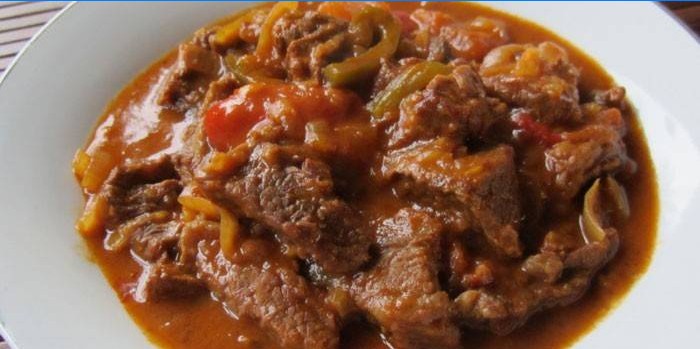 Goulasch de boeuf dans une mijoteuse