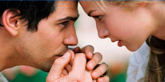 Homme affectueux