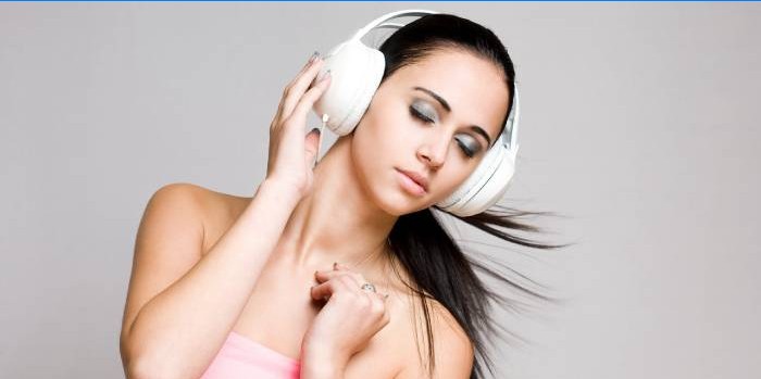 Fille au casque