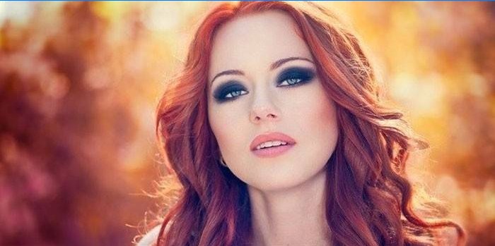 Fille rousse