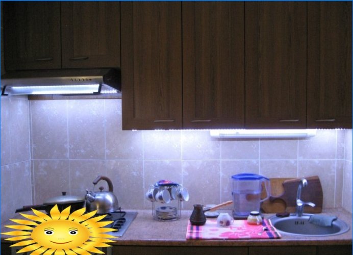 Organisation de l'éclairage LED de la zone de travail de la cuisine