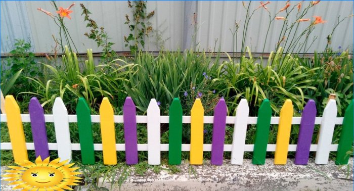 Que pouvez-vous faire une clôture pour un parterre de fleurs: idées de photos
