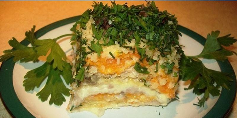 Gâteau aux gaufres au hareng et aux champignons
