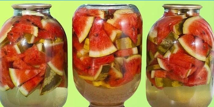 Pastèques marinées en pots