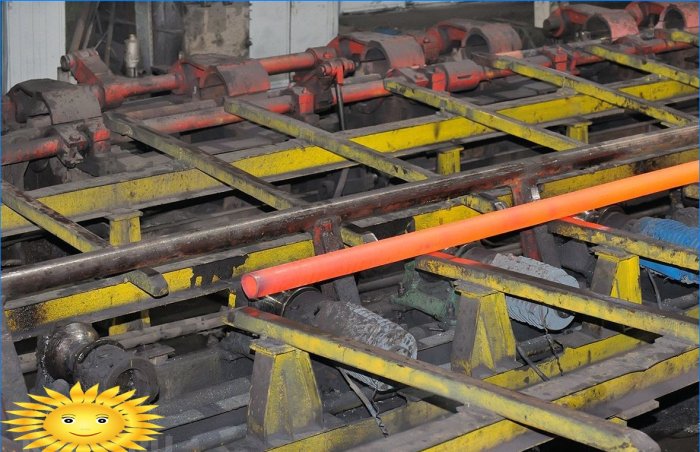 Ligne de production de tuyaux profilés sans soudure