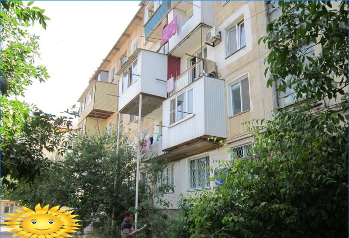 Agrandissement impudent du balcon ou voisins égoïstes: une sélection de photos
