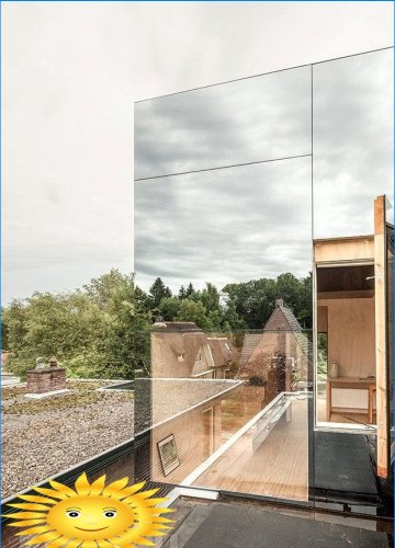 Maison avec une façade en miroir