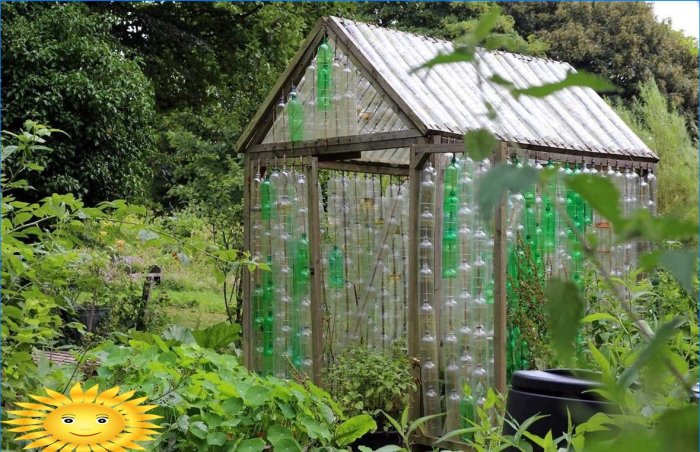 Serre en bouteilles en plastique